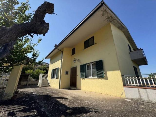 Villa Indipendente in vendita a Ariano Irpino, Campania