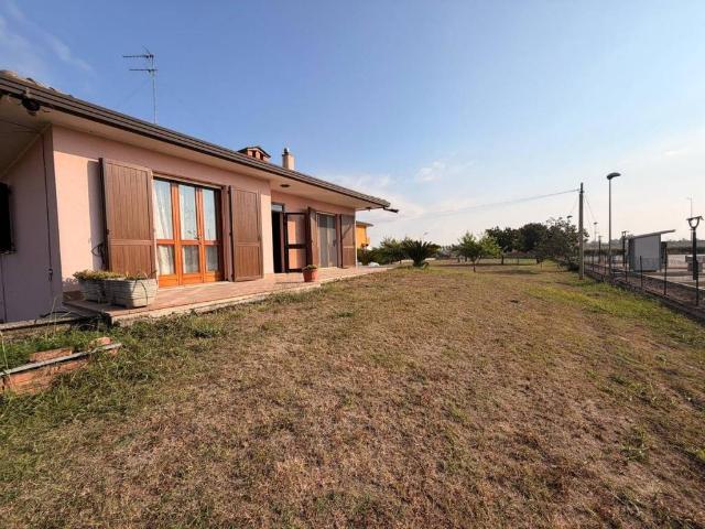 Villa Indipendente in vendita a Rivà, Ariano nel Polesine