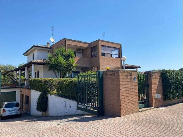 Villa Indipendente in vendita a Fontana di Papa, Roma Capitale