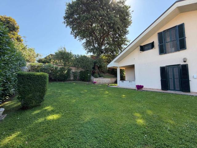 Villa Indipendente in vendita a La Torretta, Roma Capitale