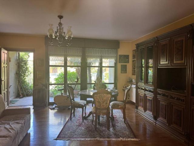 Villa Schiera in vendita a Cascina Monella, Casorezzo