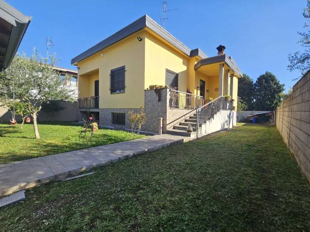 Villa Indipendente in vendita a Arluno, Lombardia