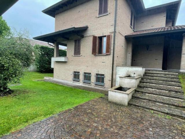 Villa Indipendente in vendita a Arluno, Lombardia