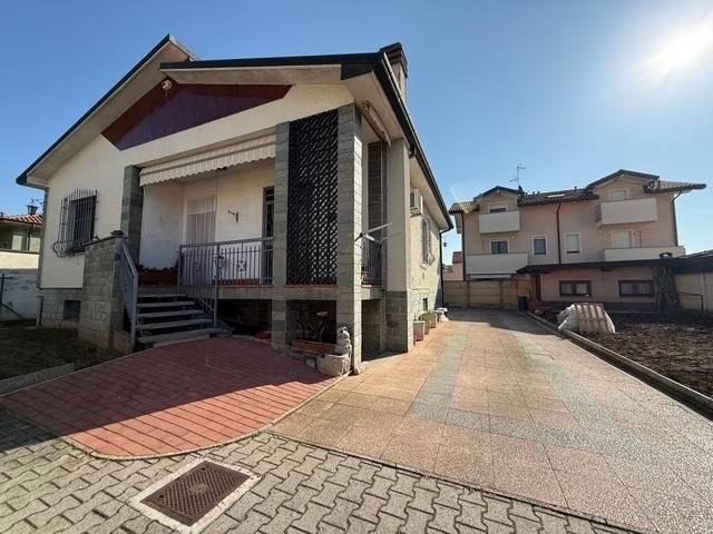 Villa Indipendente in vendita a Arluno, Lombardia