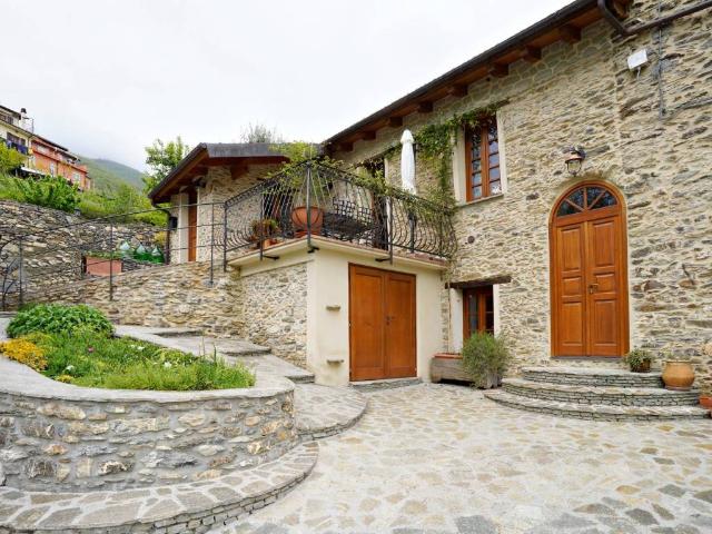 Villa Indipendente in vendita a Armo, Liguria