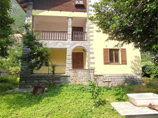 Villa Indipendente in vendita a Arnad, Aosta