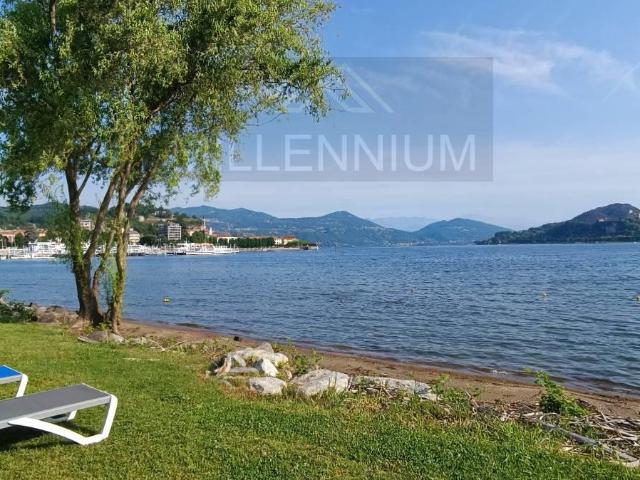 Villa Indipendente in vendita a Arona, Novara