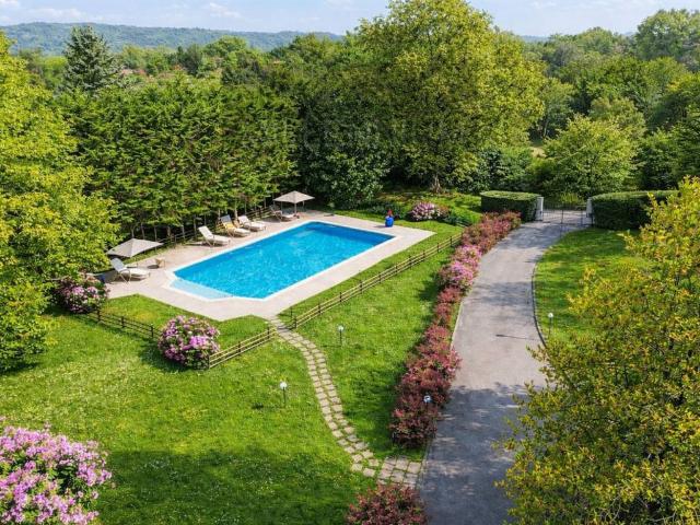 Villa Indipendente in vendita a Dormelletto, Novara