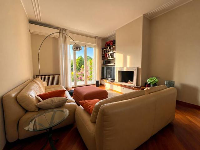 Villa Indipendente in vendita a Arona, Novara