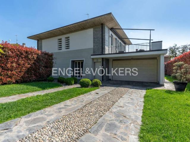 Villa Indipendente in vendita a Arosio, Lombardia