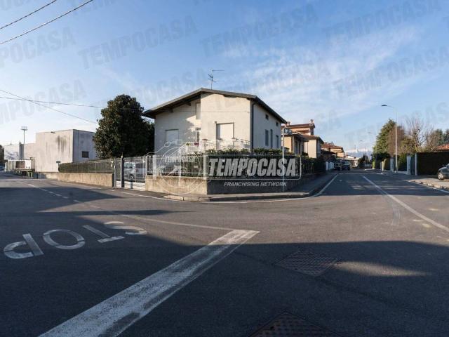 Villa Indipendente in vendita a Arosio, Lombardia