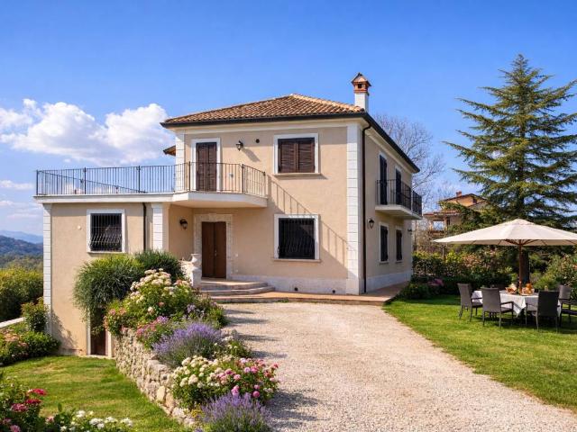 Villa Indipendente in vendita a Acropoli di Civitavecchia, Arpino