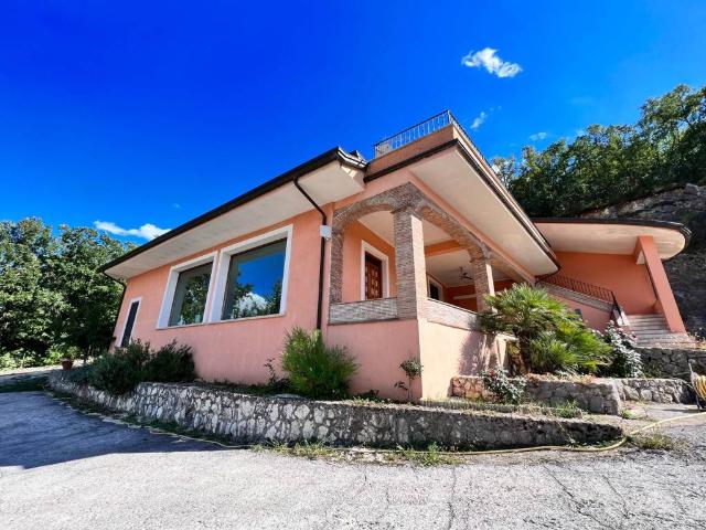 Villa Indipendente in vendita a Cività Falconara, Arpino