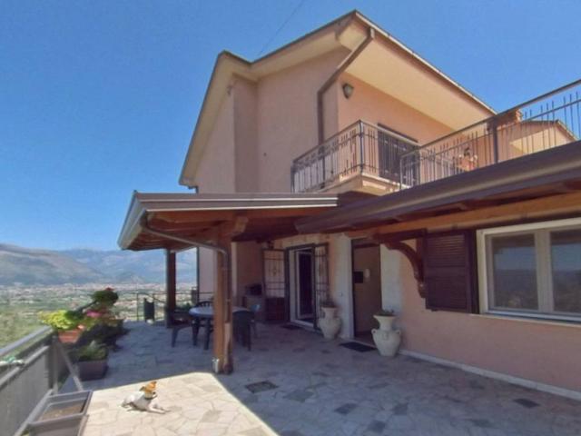 Villa Indipendente in vendita a Arpino, Lazio