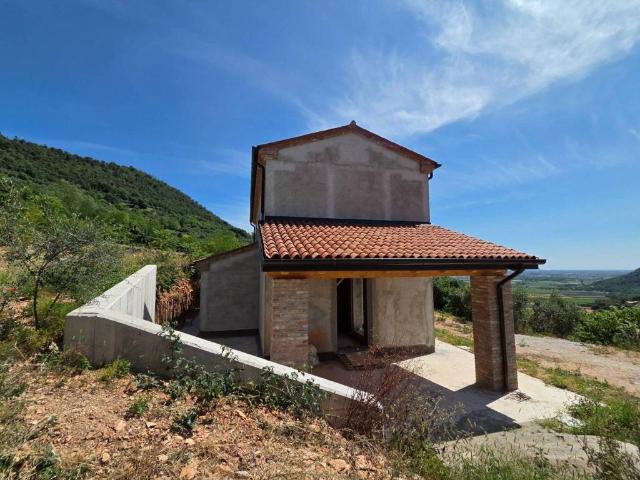 Villa Indipendente in vendita a Arquà Petrarca, Veneto