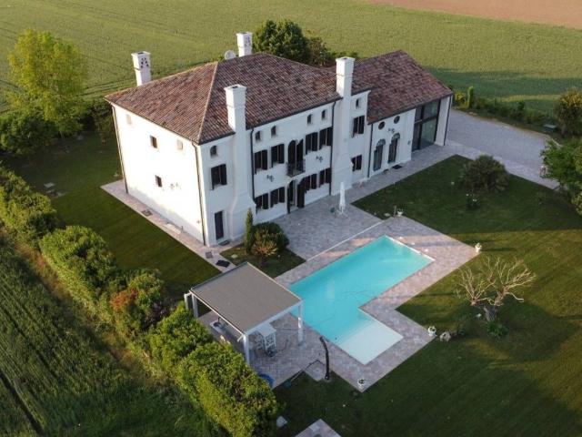 Villa Indipendente in vendita a Arquà Polesine, Veneto