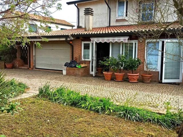 Villa Indipendente in vendita a Arquà Polesine, Veneto