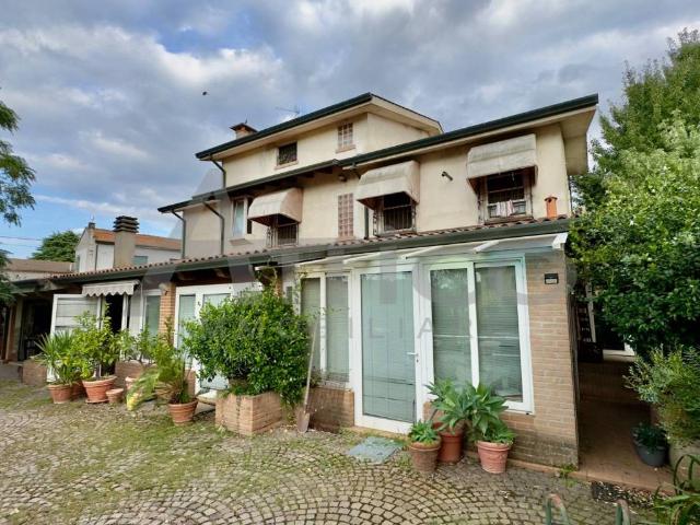 Villa Indipendente in vendita a Arquà Polesine, Veneto