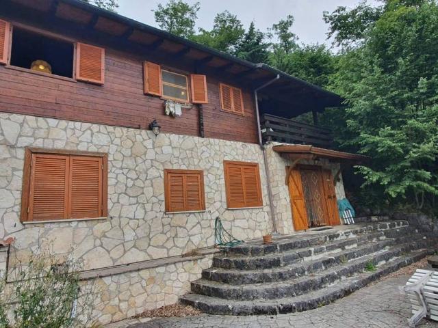 Villa Indipendente in vendita a Piani Uggi, Arsoli