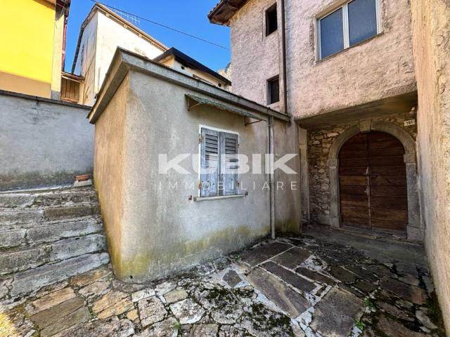 Villa Indipendente in vendita a Arta Terme, Friuli-Venezia Giulia