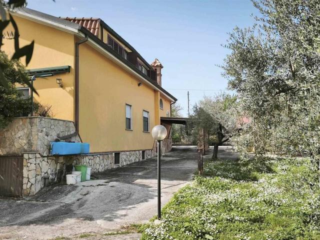 Villa Indipendente in vendita a Macere, Roma Capitale