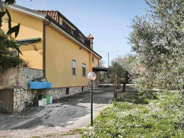 Villa Indipendente in vendita a Macere, Roma Capitale