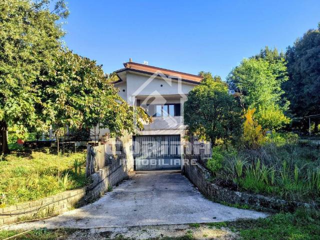 Villa Indipendente in vendita a Macere, Roma Capitale