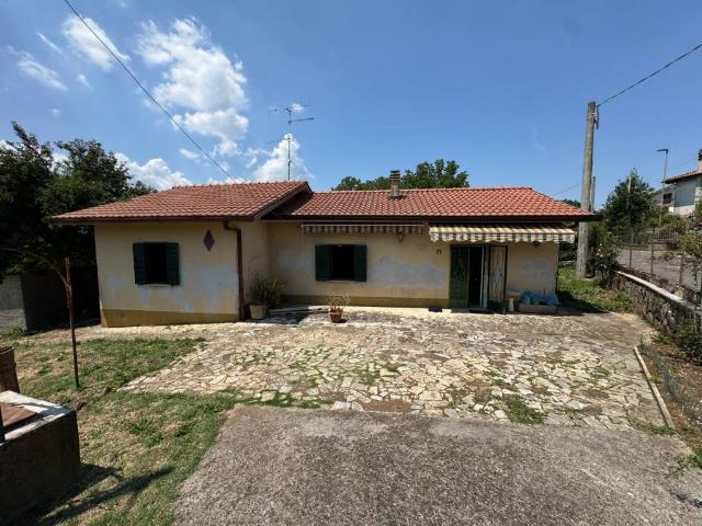Villa Indipendente in vendita a Macere, Roma Capitale