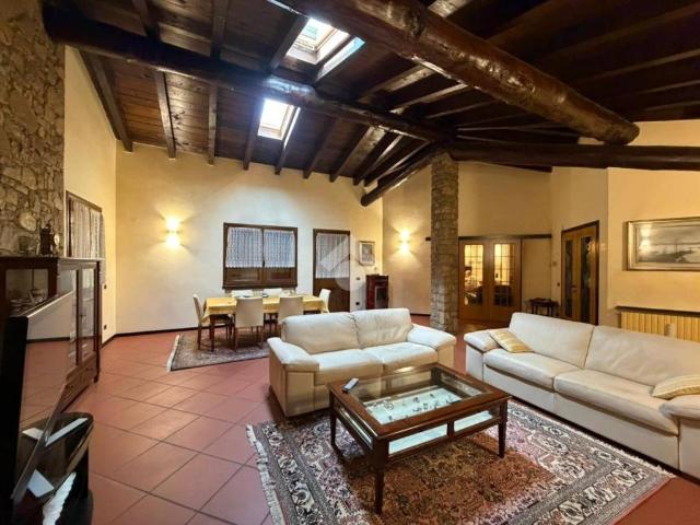 Villa Indipendente in vendita a Comunità montana della valle Camonica, Artogne