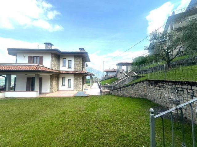 Villa Indipendente in vendita a Comunità montana della valle Camonica, Artogne