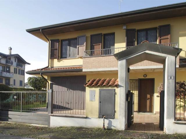 Villa Indipendente in vendita a Arzago D'adda, Lombardia