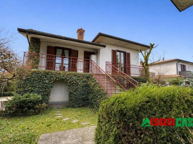 Villa Indipendente in vendita a Arzago D'adda, Lombardia