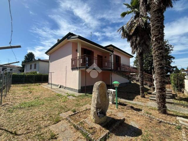 Villa Indipendente in vendita a Arzago D'adda, Lombardia