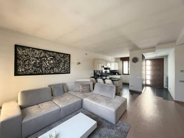 Villa Indipendente in vendita a Arzago D'adda, Lombardia