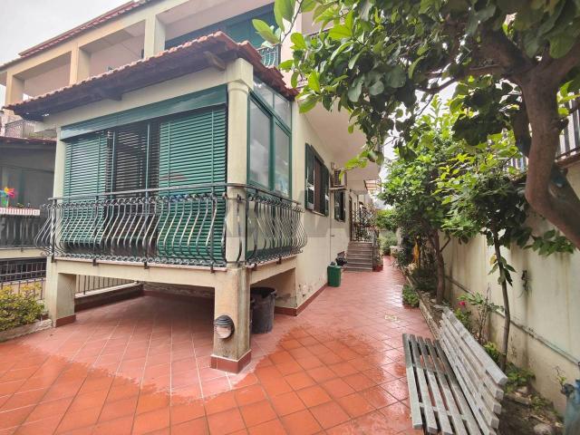 Villa Indipendente in vendita a Arzano, Campania