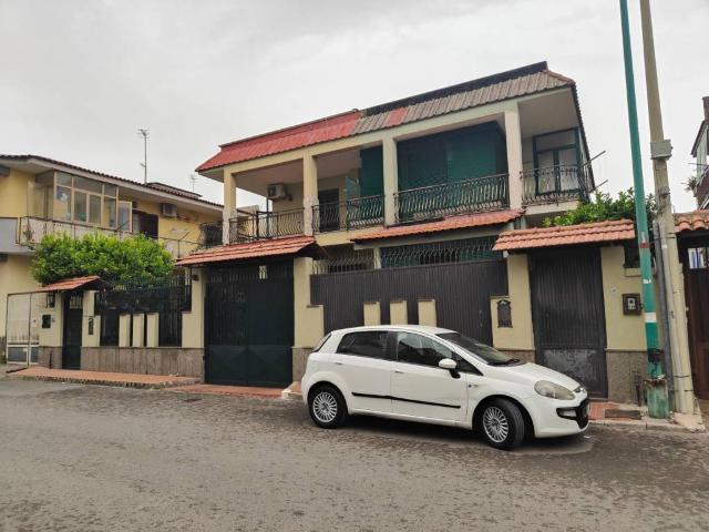 Villa Indipendente in vendita a Arzano, Campania