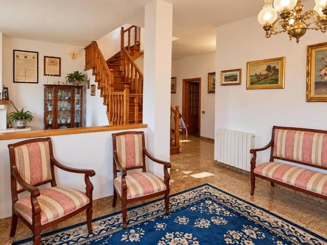 Villa Indipendente in vendita a Asciano