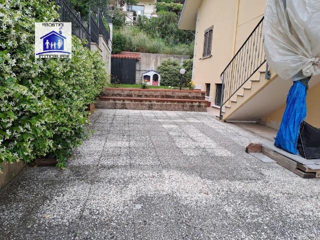 Villa Indipendente in vendita a Porta Romana, Marche