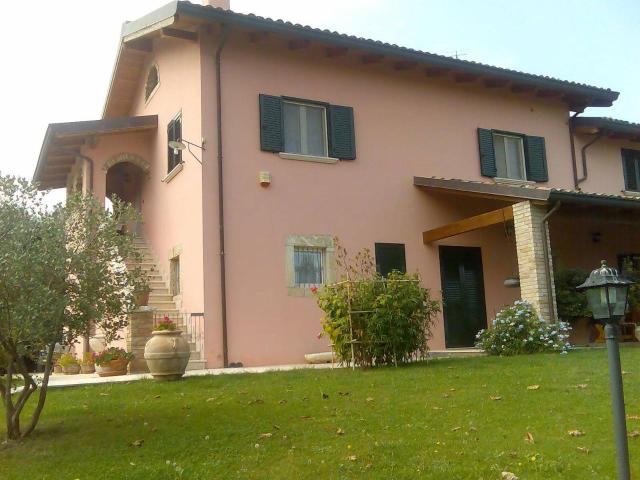 Villa Indipendente in vendita a Cavignano, Marche