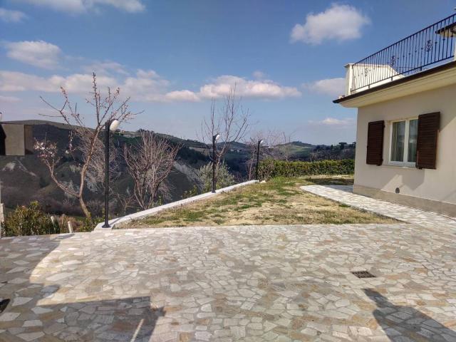 Villa Indipendente in vendita a Brecciarolo, Marche