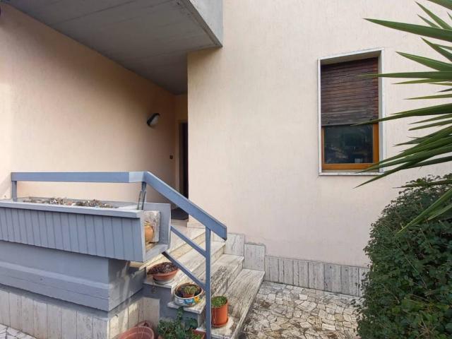 Villa Indipendente in vendita a Brecciarolo, Marche