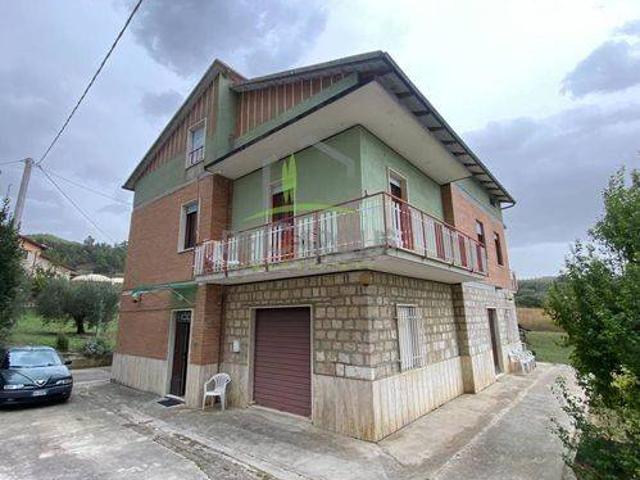 Villa Indipendente in vendita a Porchiano, Marche