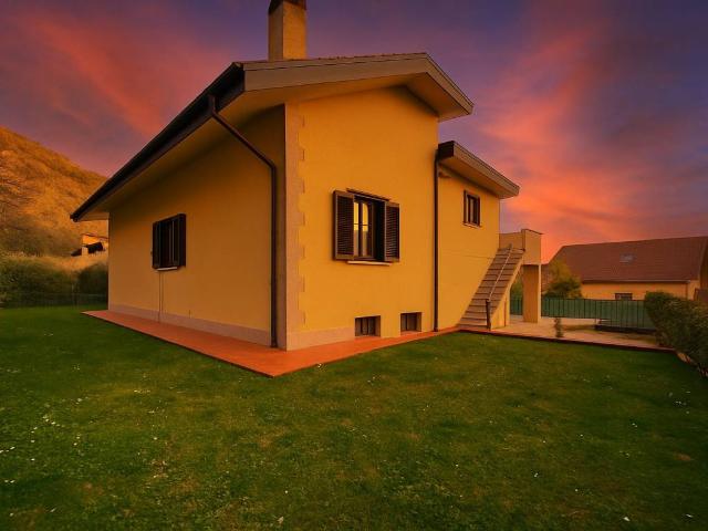 Villa Indipendente in vendita a Porta Romana, Marche