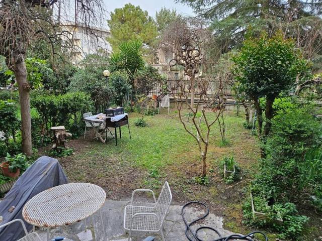 Villa Schiera in vendita a Santi Filippo e Giacomo, Marche