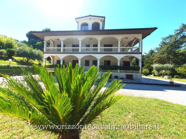 Villa Indipendente in vendita a Case di Coccia, Marche
