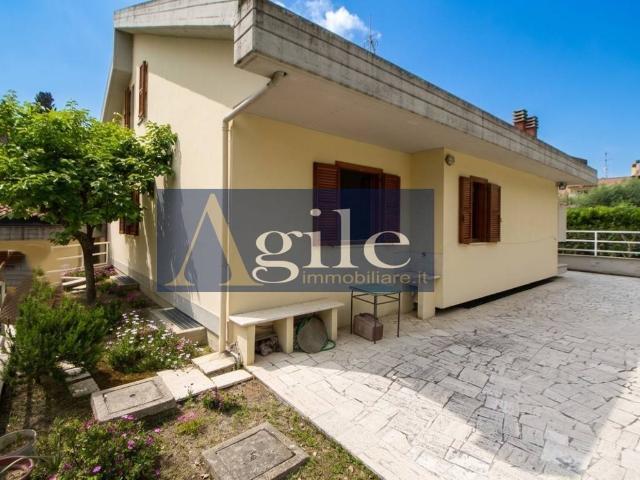 Villa Indipendente in vendita a Villa Rosa, Marche