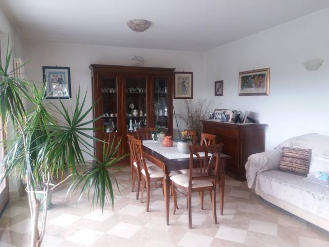 Villa Indipendente in vendita a Villa Rosa, Marche