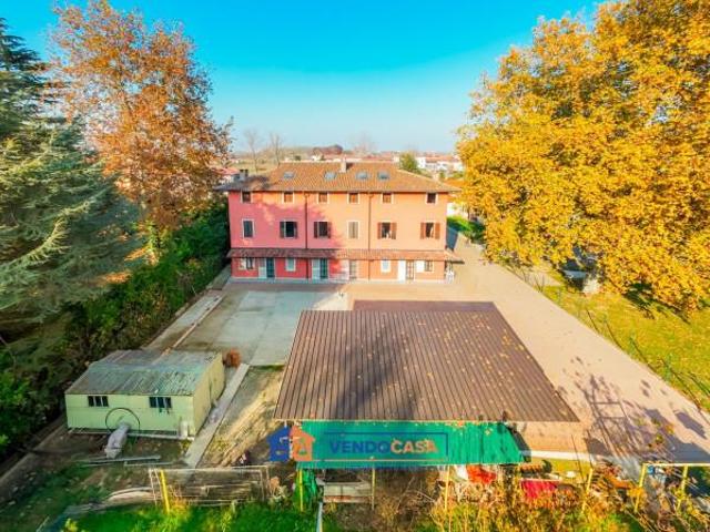 Villa Indipendente in vendita a Piemonte, Vercelli