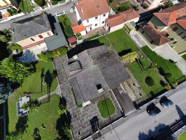 Villa Indipendente in vendita a Castelnuovo, Asola