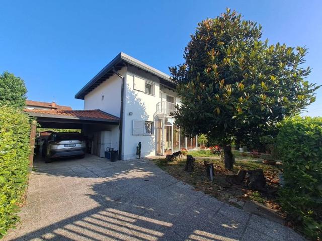 Villa Indipendente in vendita a Cascina Bazzana, Assago